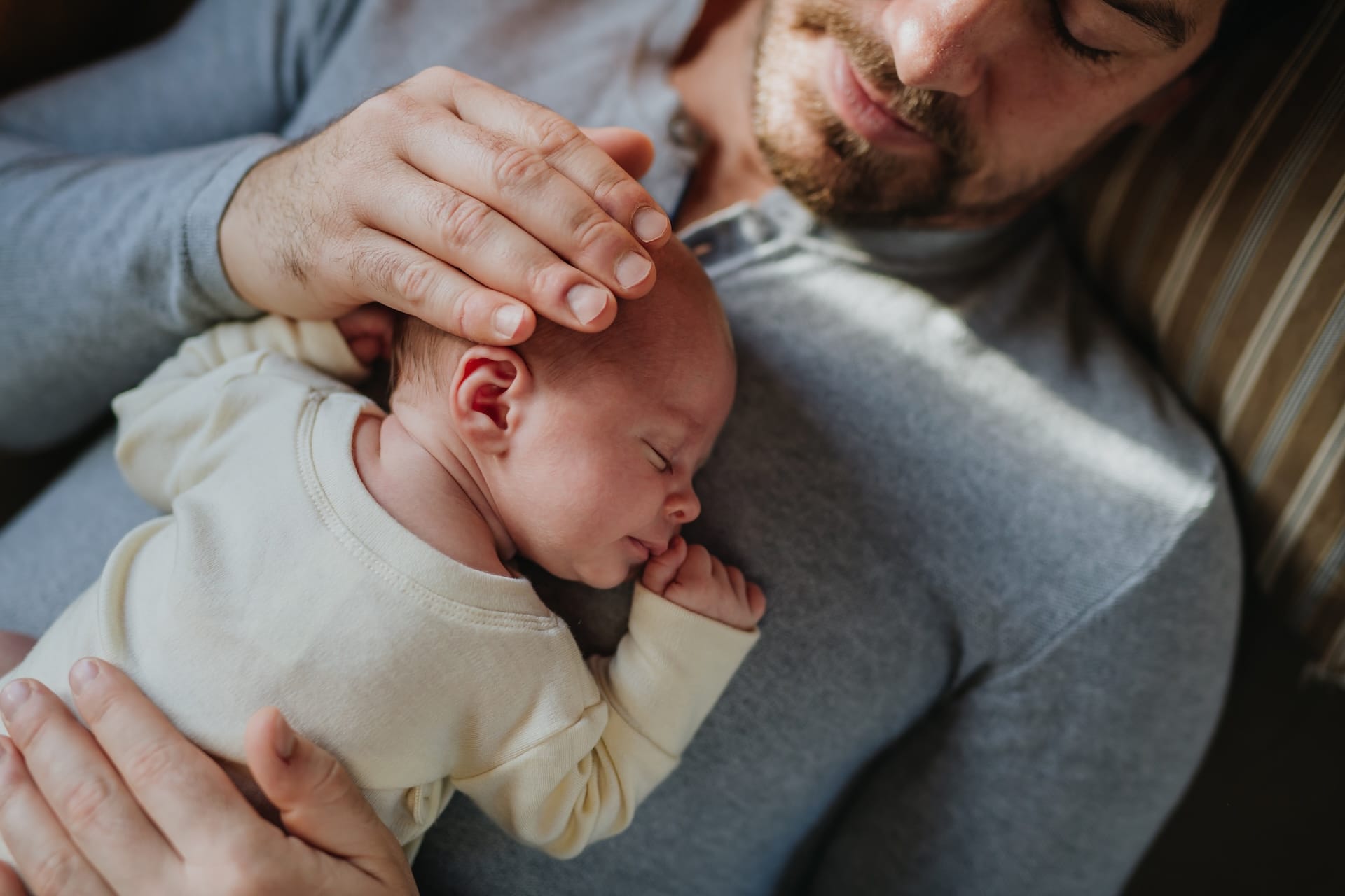 Vater mit Baby